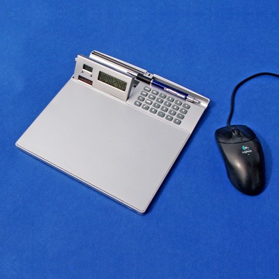 Tapis de souris avec calculatrice et pendulette